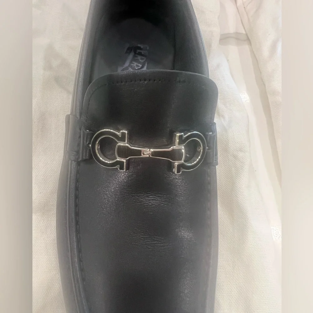 Men’s Ferragamo reversible horse-bit black loafers box + dust bags size 8.5